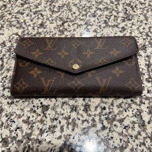 Louis Vuitton Sarah Brown Monogram Clutch